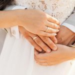 Obrączka białe złoto czy tradycyjne żółte?
